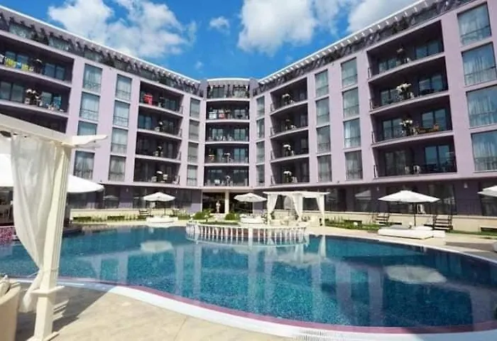 Apartment в рейнбоу 3 *